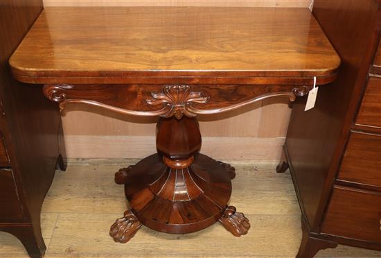 An early Victorian rosewood folding card table W.92cm